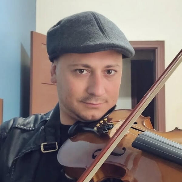 Victor Carneiro Leâo